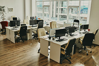 國有企業(yè)的躺椅和民營企業(yè)的龍椅