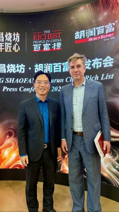 黃文平博士受邀出席2025胡潤百富榜發(fā)布會(huì)，共話財(cái)富與傳承新趨勢